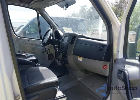 2014 Mercedes-Benz Sprinter 2500 High Roof z USA, uszkodzony, nr VIN WDZPE8DC5E5893666